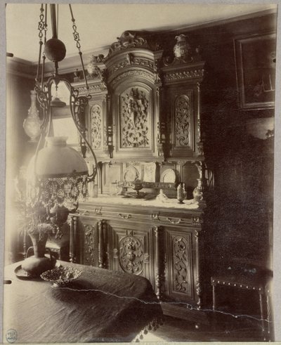 Innenansicht des Hauses eines Mitarbeiters in den Louvre-Läden, rue St. Jacques, Paris, 1910 von Eugène Atget